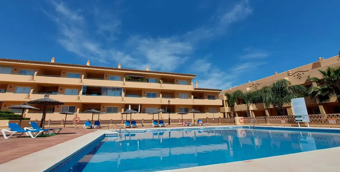 Sale of ground floor apartment in Elviria 1
