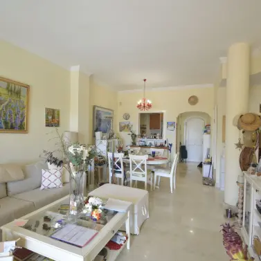 Продажа апартаментов на первом этаже в Elviria