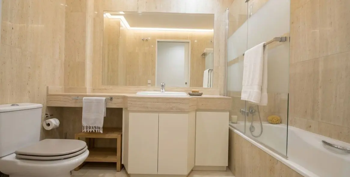 Sale of ground floor apartment in Elviria 11