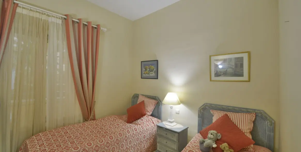 Sale of ground floor apartment in Elviria 13