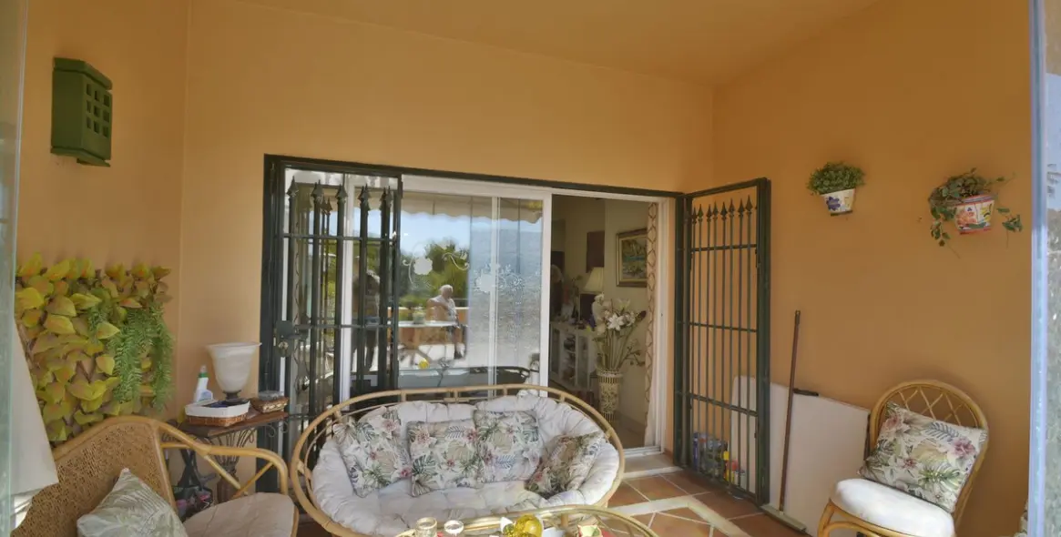 Sale of ground floor apartment in Elviria 14