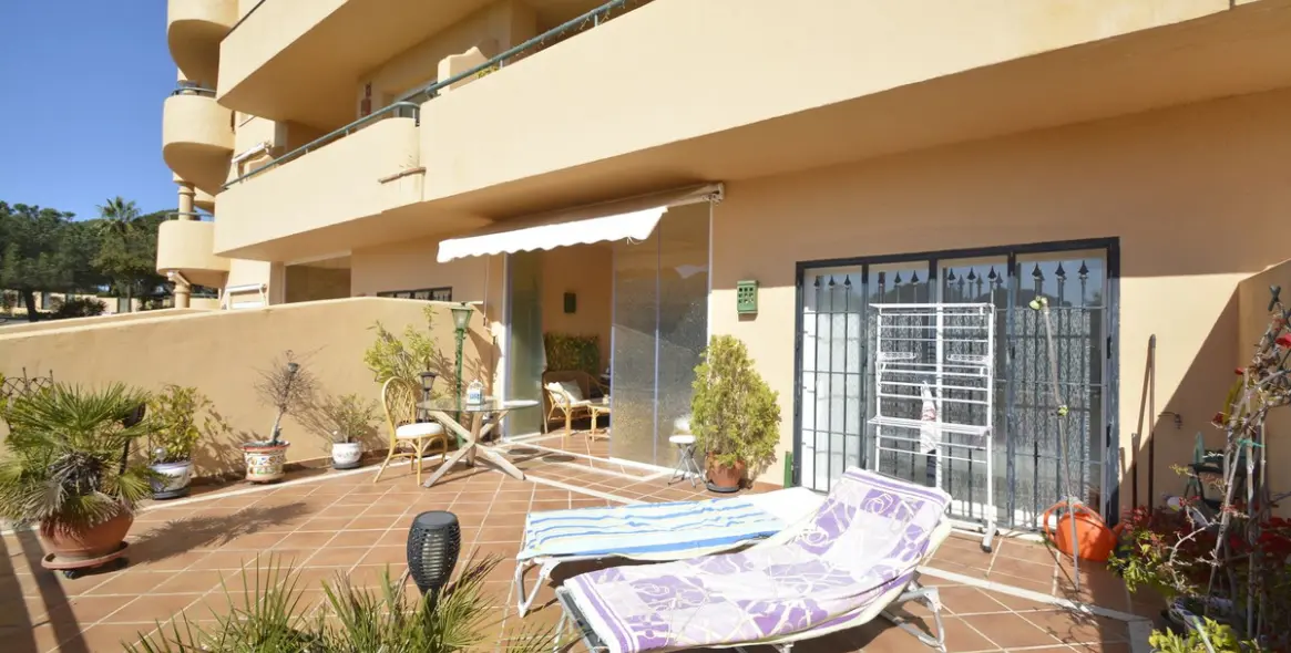 Sale of ground floor apartment in Elviria 16
