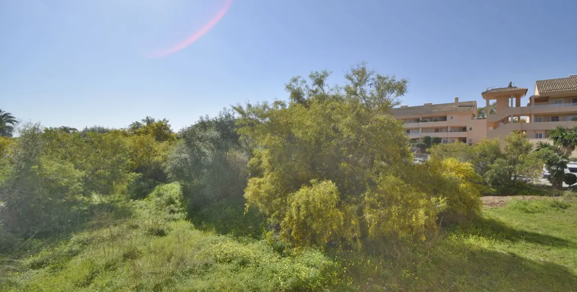 Sale of ground floor apartment in Elviria 17
