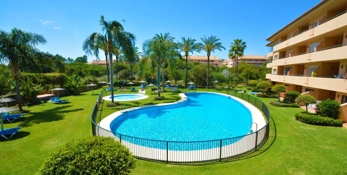 Sale of ground floor apartment in Elviria 18