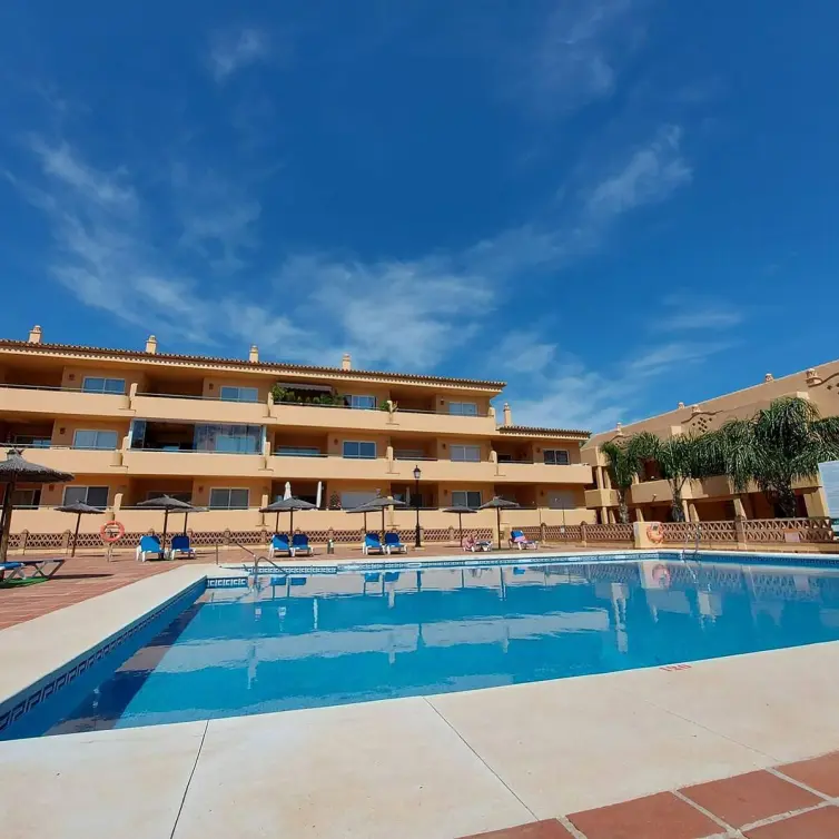 Sale of ground floor apartment in Elviria