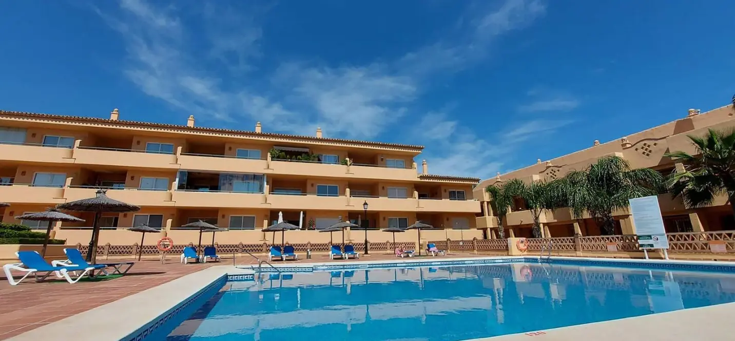Sale of ground floor apartment in Elviria 0