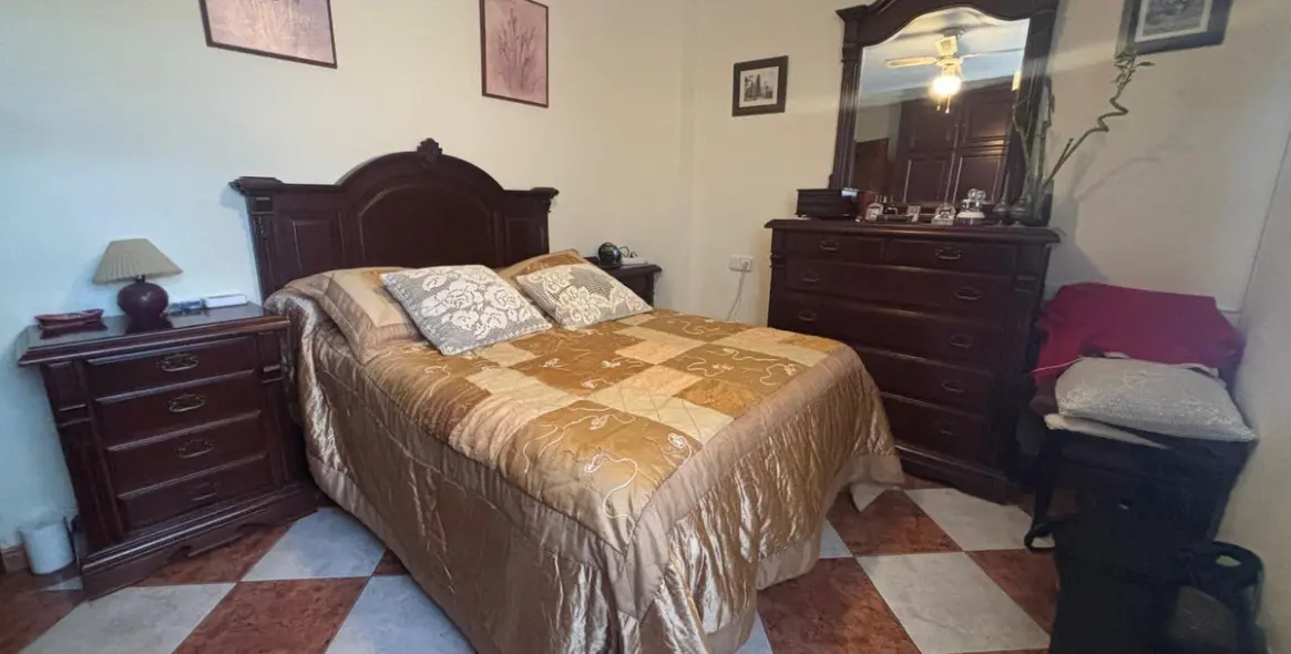 Venta de apartamento en planta media en Centro 12