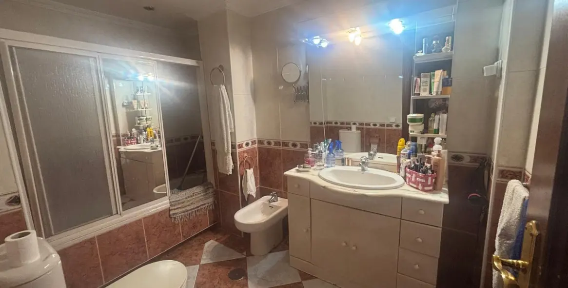 Venta de apartamento en planta media en Centro 16
