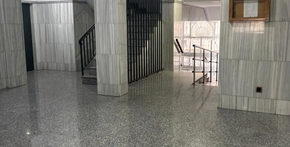 Venta de apartamento en planta media en Centro 18
