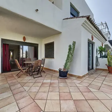 Sale of middle floor apartment in Selwo