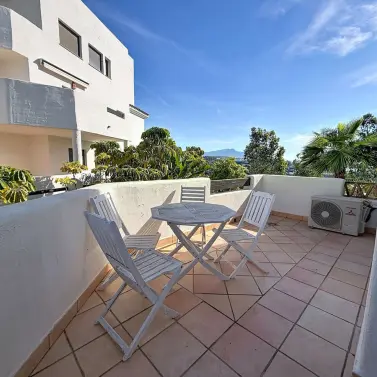Sale of middle floor apartment in Selwo