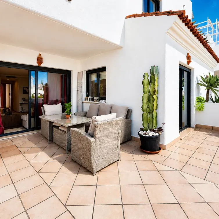 Venta de apartamento en planta media en Selwo