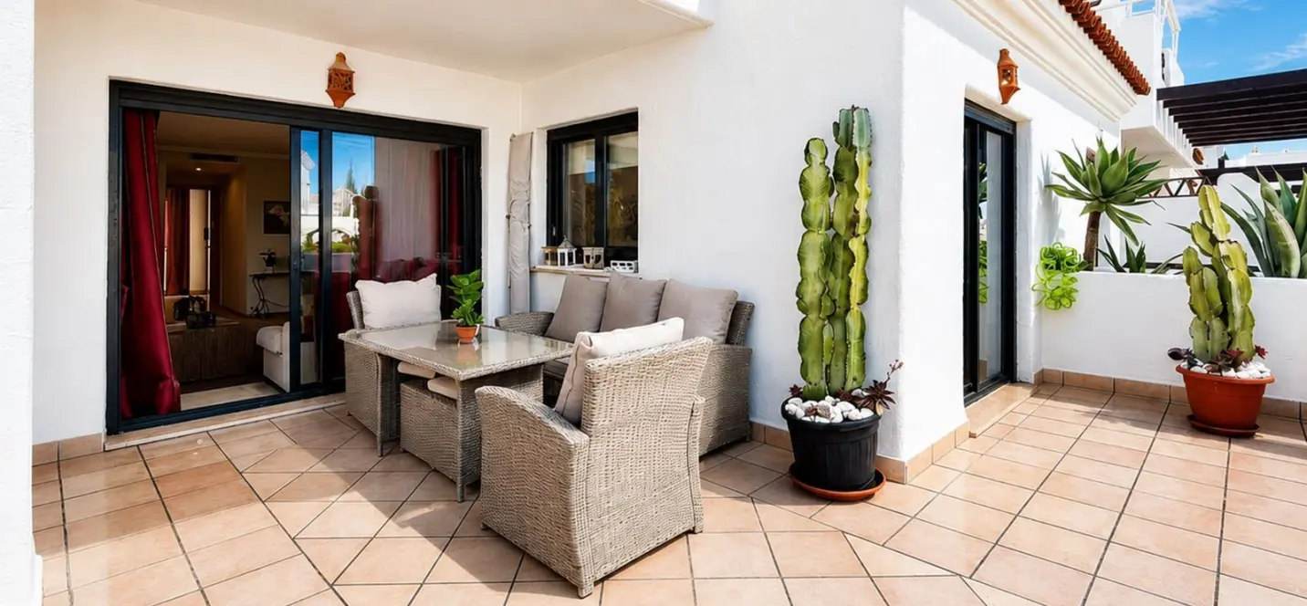 Venta de apartamento en planta media en Selwo 1