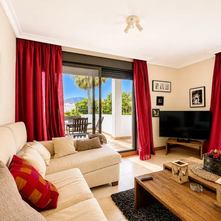 Venta de apartamento en planta media en Selwo
