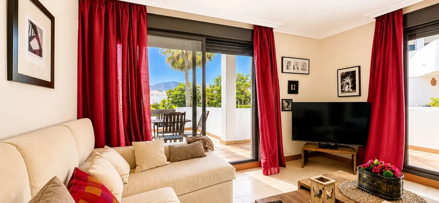 Venta de apartamento en planta media en Selwo 4