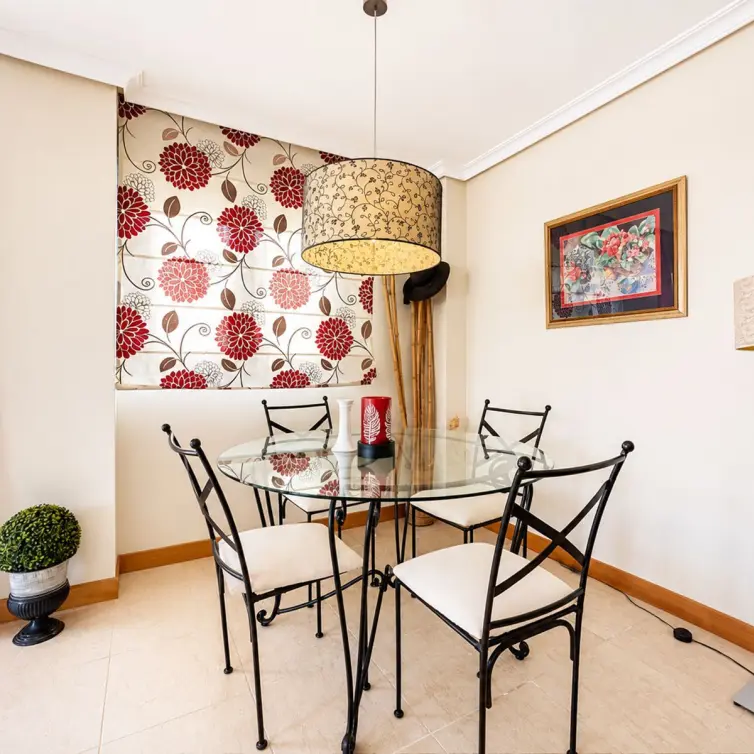 Venta de apartamento en planta media en Selwo