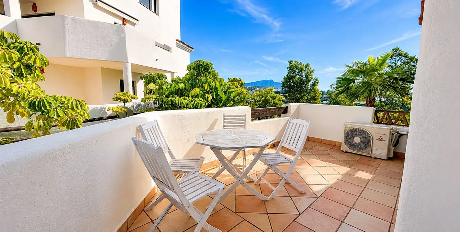 Sale of middle floor apartment in Selwo 24