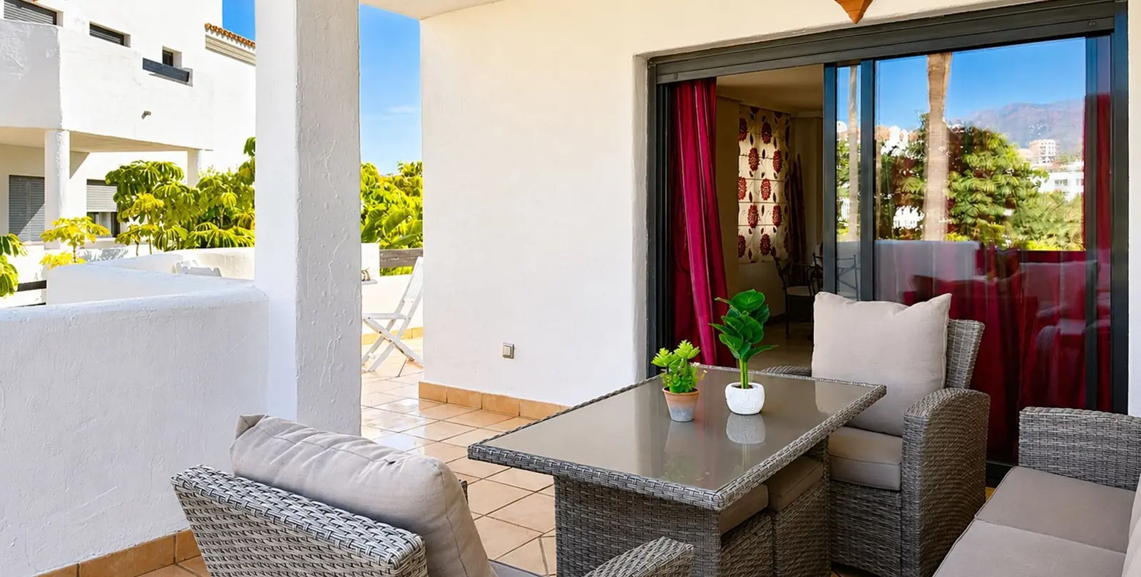 Sale of middle floor apartment in Selwo 25