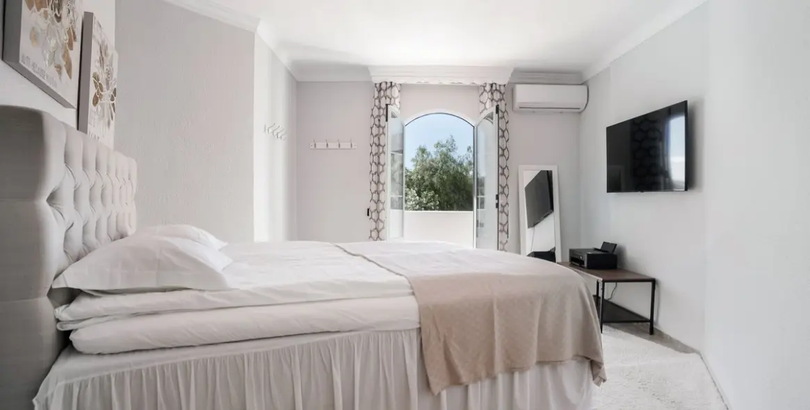 Sale of townhouse in Nueva Andalucía 13