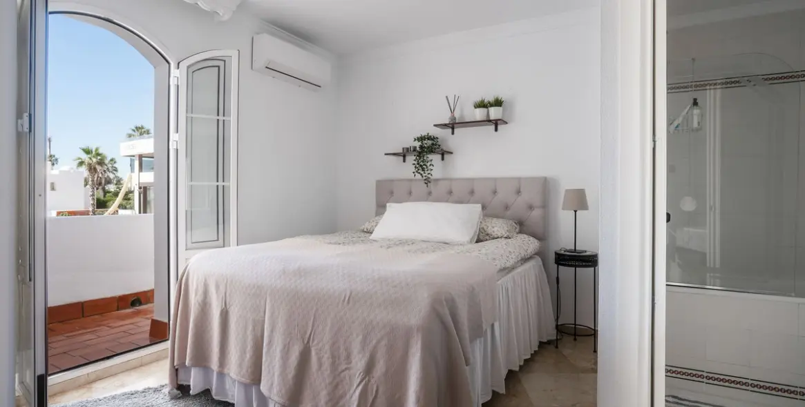 Sale of townhouse in Nueva Andalucía 16