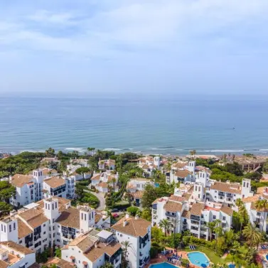 Продажа апартаментов на среднем этаже в Elviria