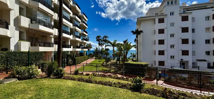 Venta de apartamento en planta baja en Calahonda 1