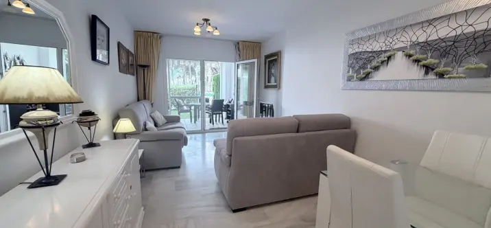 Venta de apartamento en planta baja en Calahonda 2