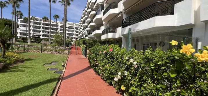 Venta de apartamento en planta baja en Calahonda 3