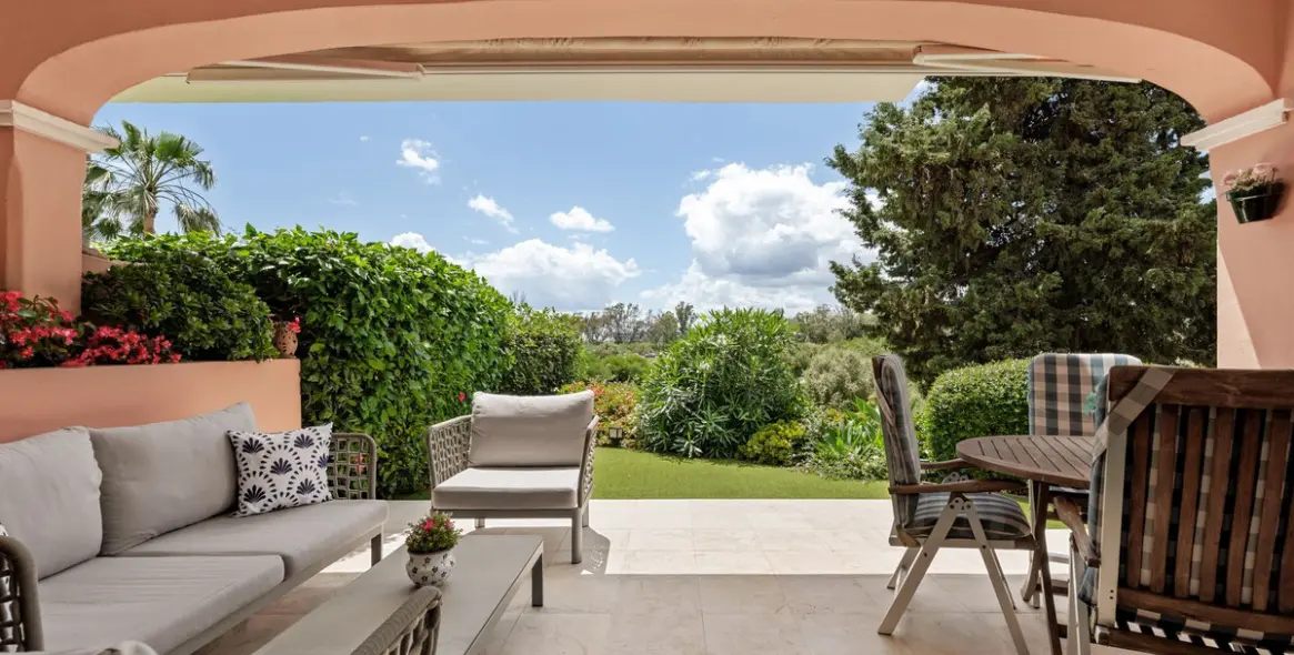 Sale of ground floor apartment in Estepona 1