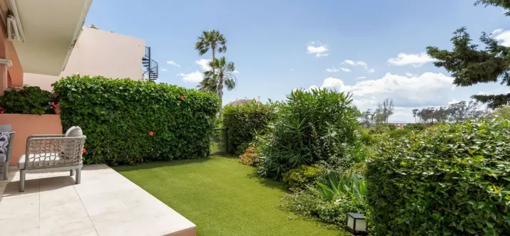 Sale of ground floor apartment in Estepona 1
