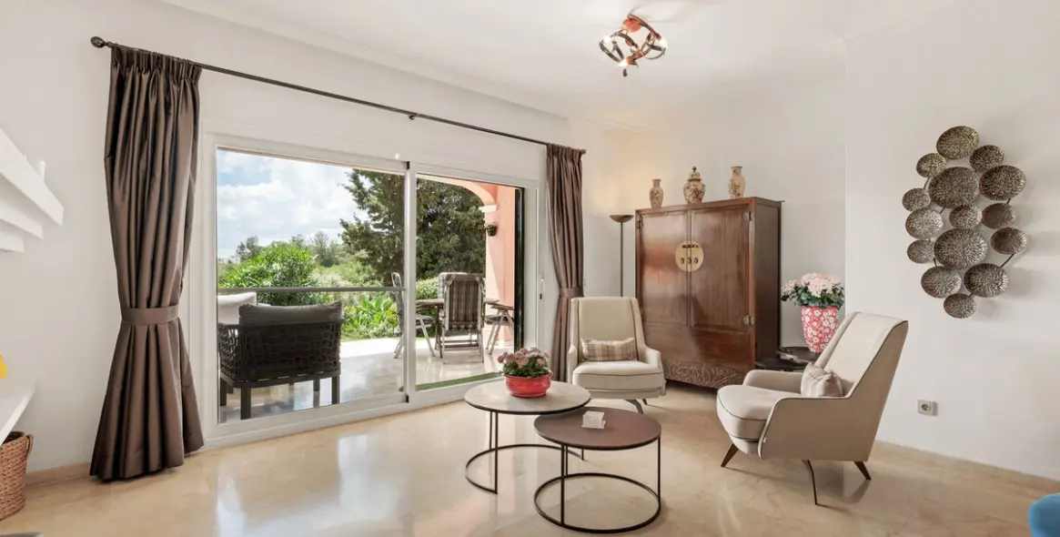Sale of ground floor apartment in Estepona 6