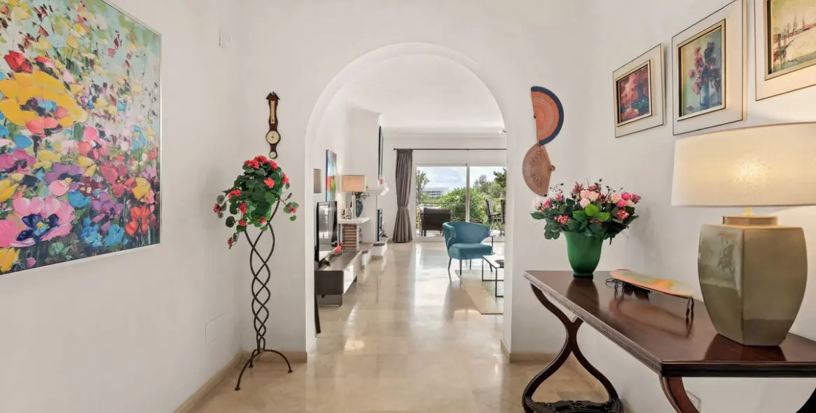 Sale of ground floor apartment in Estepona 12
