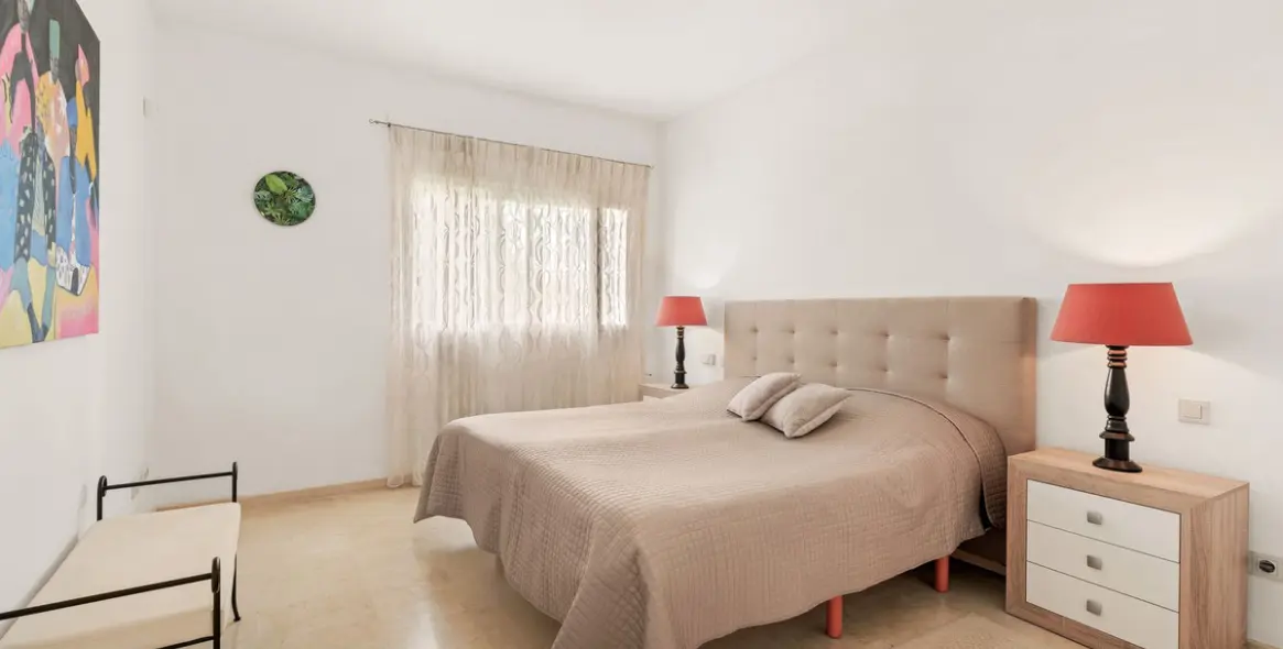 Sale of ground floor apartment in Estepona 14