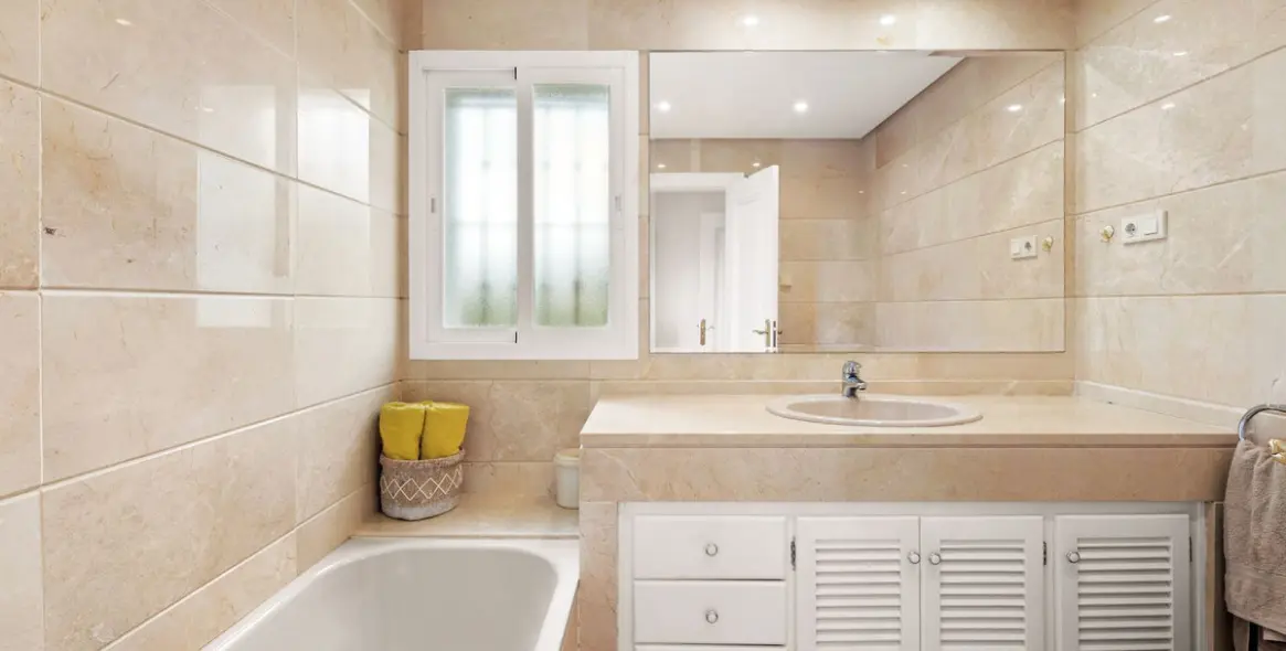 Sale of ground floor apartment in Estepona 15