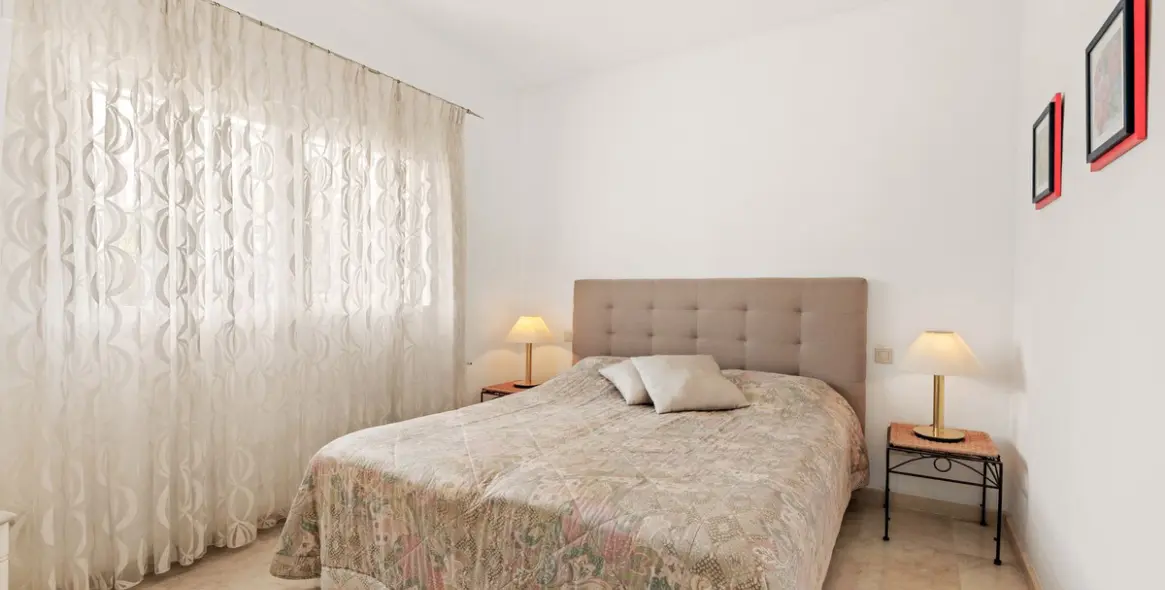 Sale of ground floor apartment in Estepona 16