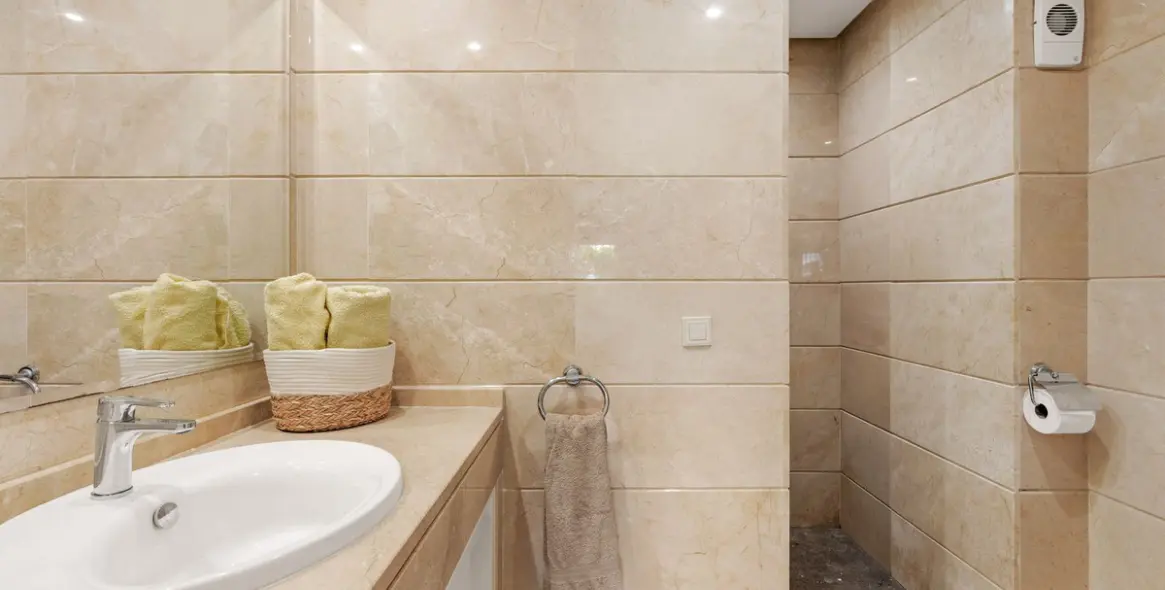 Sale of ground floor apartment in Estepona 17