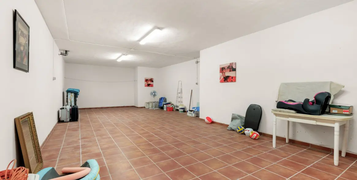 Sale of ground floor apartment in Estepona 18