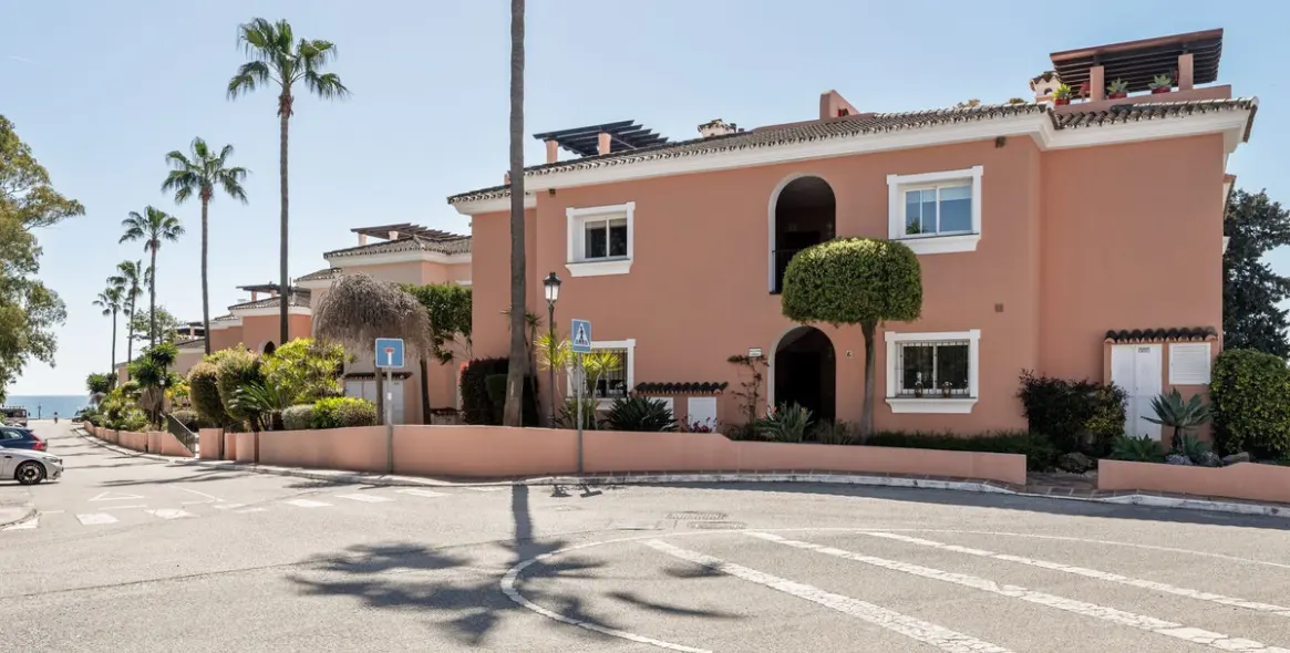 Sale of ground floor apartment in Estepona 19