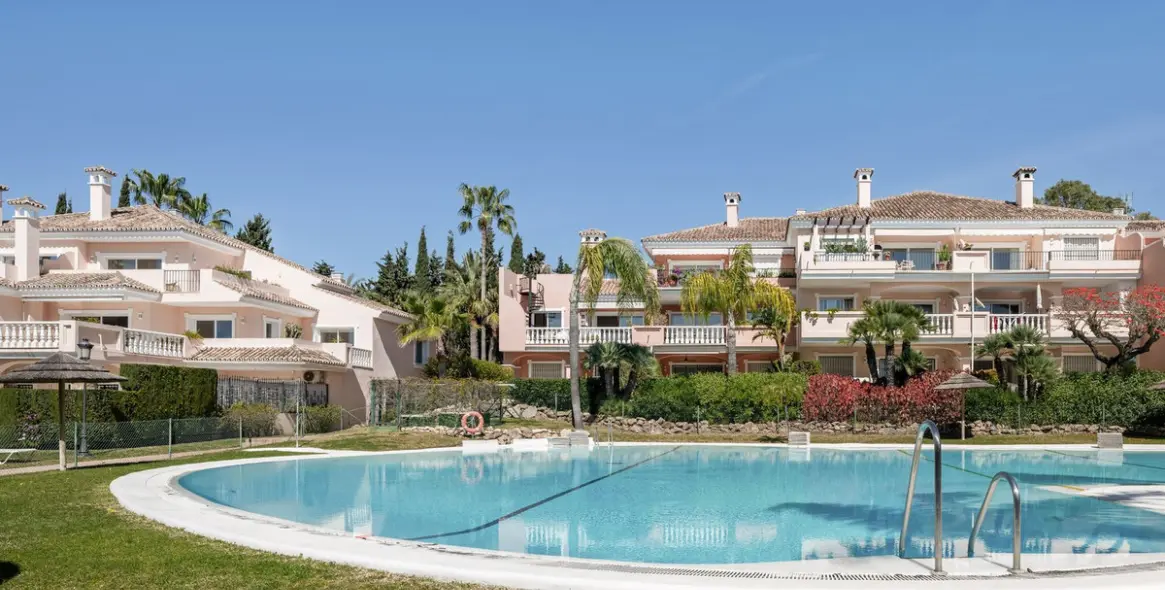 Sale of ground floor apartment in Estepona 21