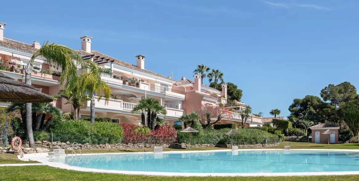 Sale of ground floor apartment in Estepona 22