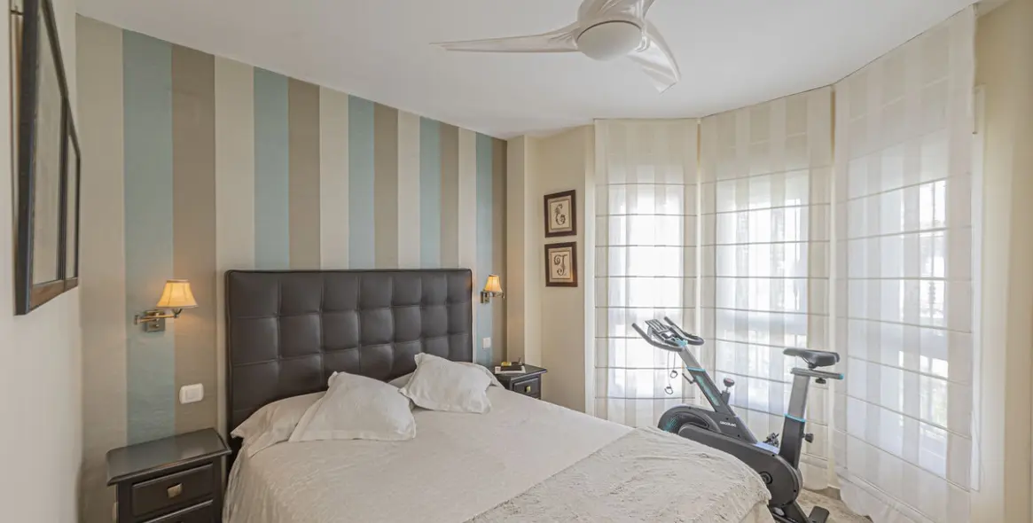 Venta de apartamento en planta media en Nueva Andalucía 4