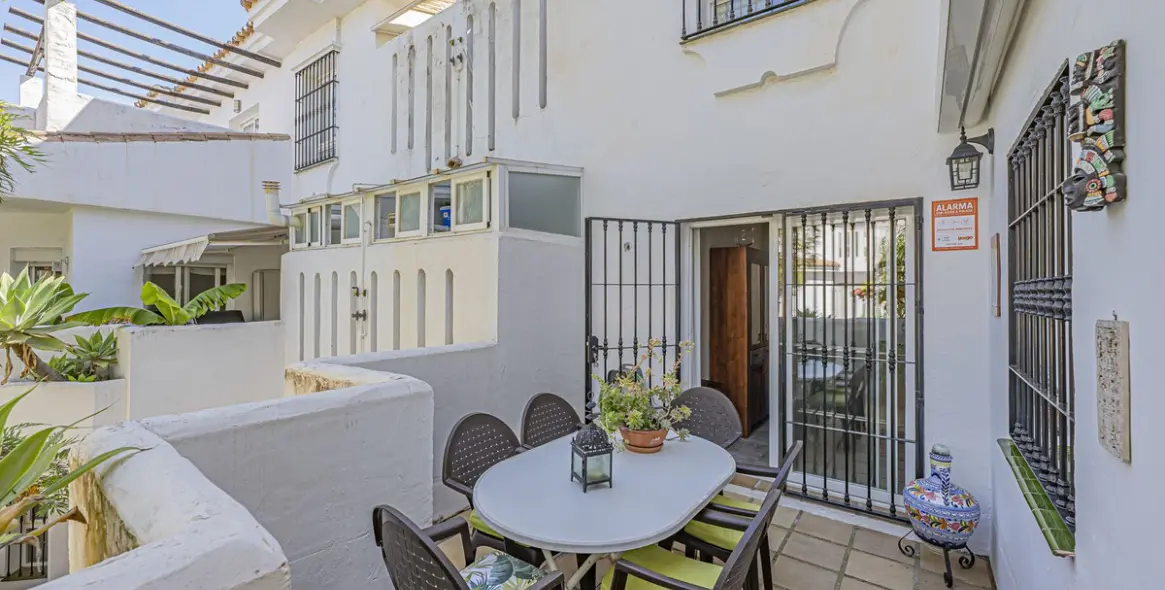 Venta de apartamento en planta media en Nueva Andalucía 13