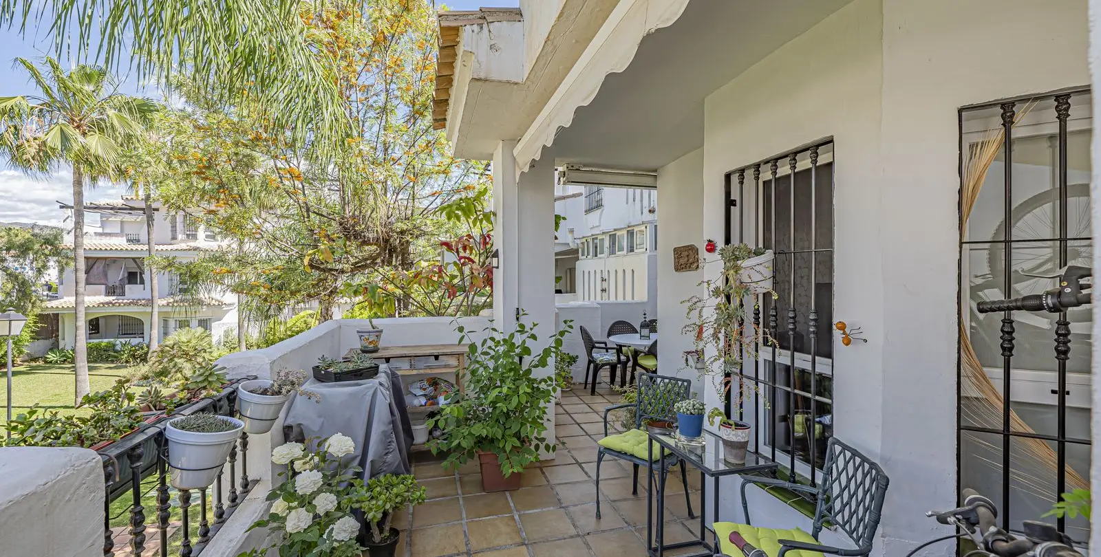 Sale of middle floor apartment in Nueva Andalucía 2