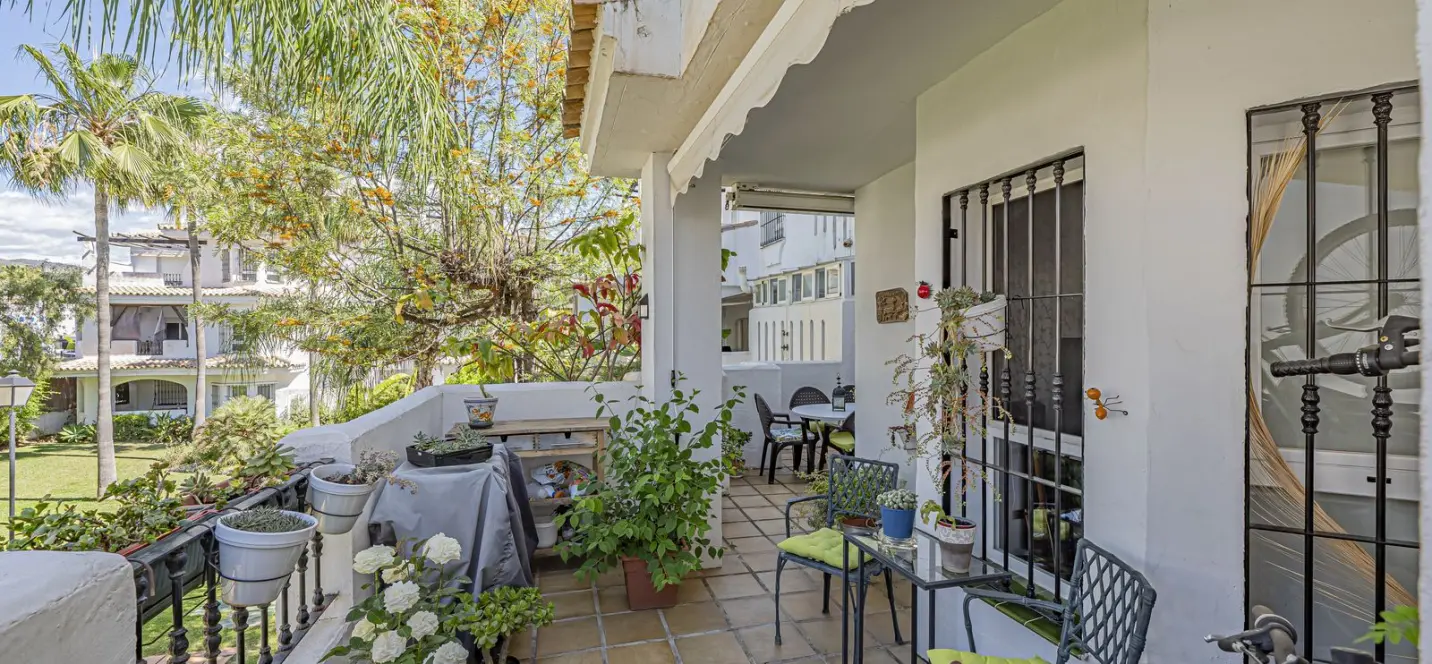 Sale of middle floor apartment in Nueva Andalucía 1