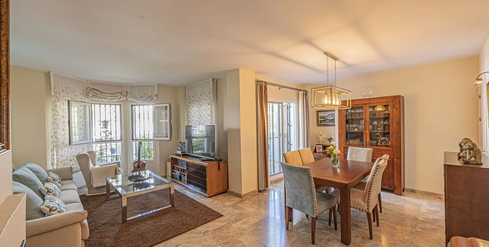 Sale of middle floor apartment in Nueva Andalucía 3
