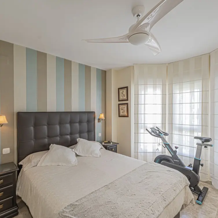 Sale of middle floor apartment in Nueva Andalucía