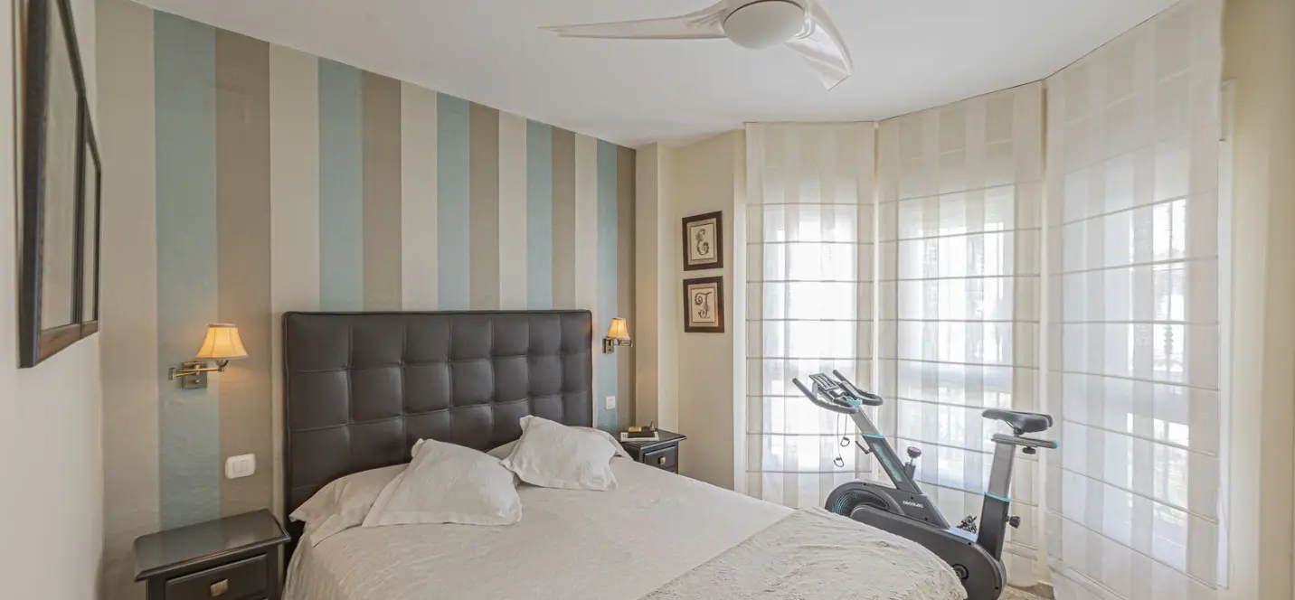 Sale of middle floor apartment in Nueva Andalucía 3