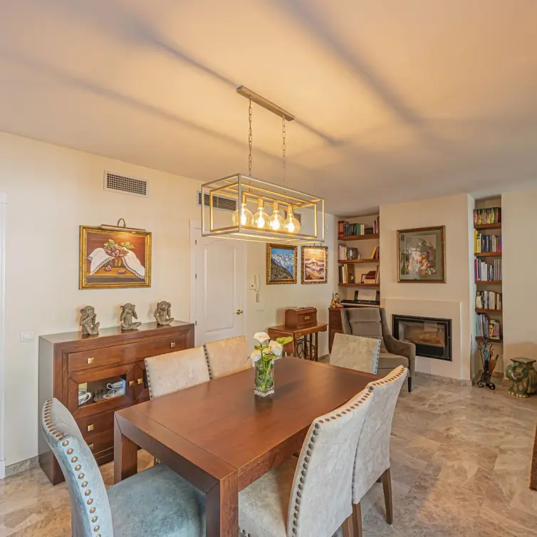 Sale of middle floor apartment in Nueva Andalucía