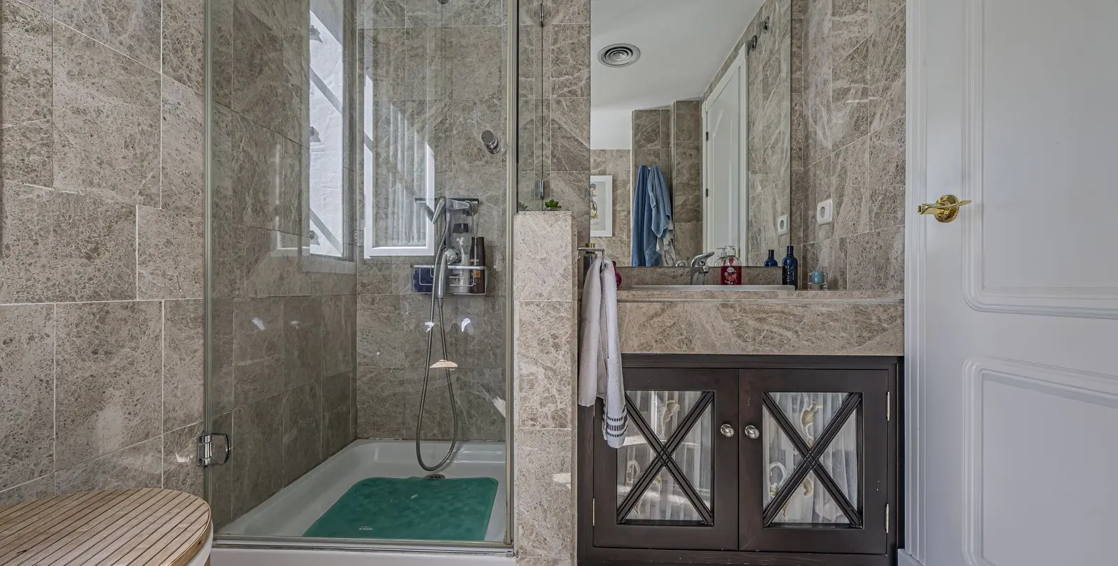 Sale of middle floor apartment in Nueva Andalucía 12