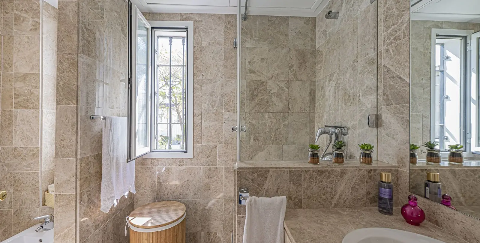 Sale of middle floor apartment in Nueva Andalucía 14